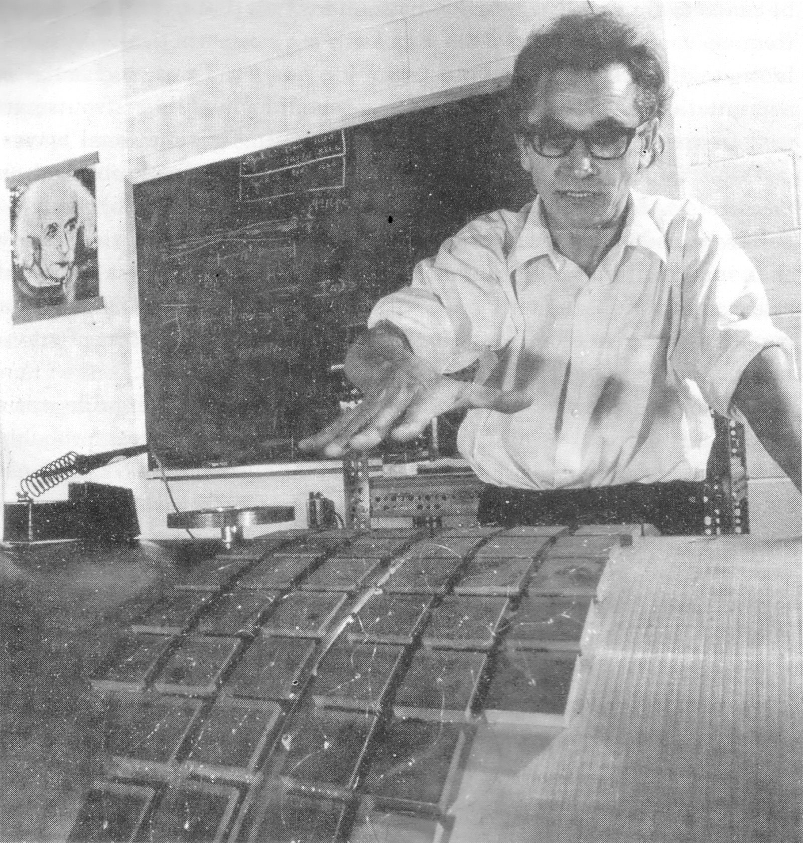 Joseph Weber 1975 with his prototype gravitational wave detector by James P Blair, National Geographic Society_BH-TW-Kip S Thorne-pg368
